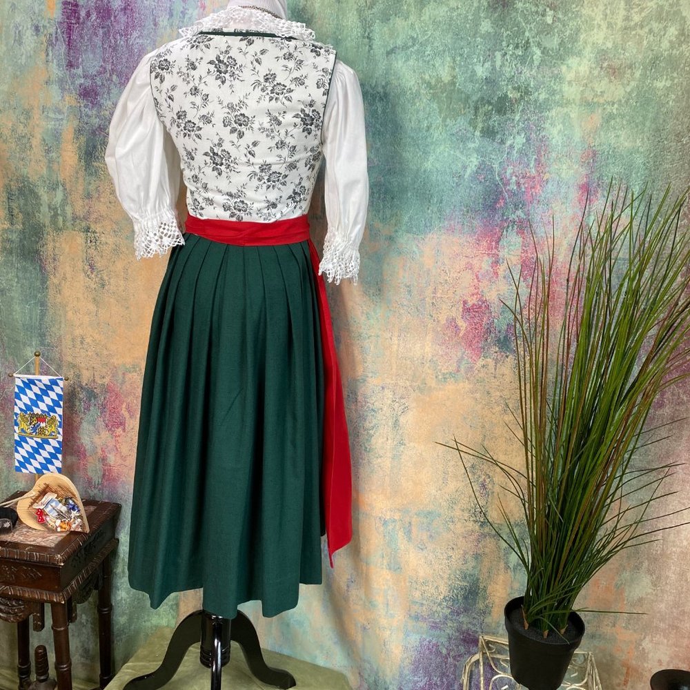 📌Chiemseer Bavarian Dirndl Original Traditional High-Quality w/ Blouse & Apron - Picture 2 of 16